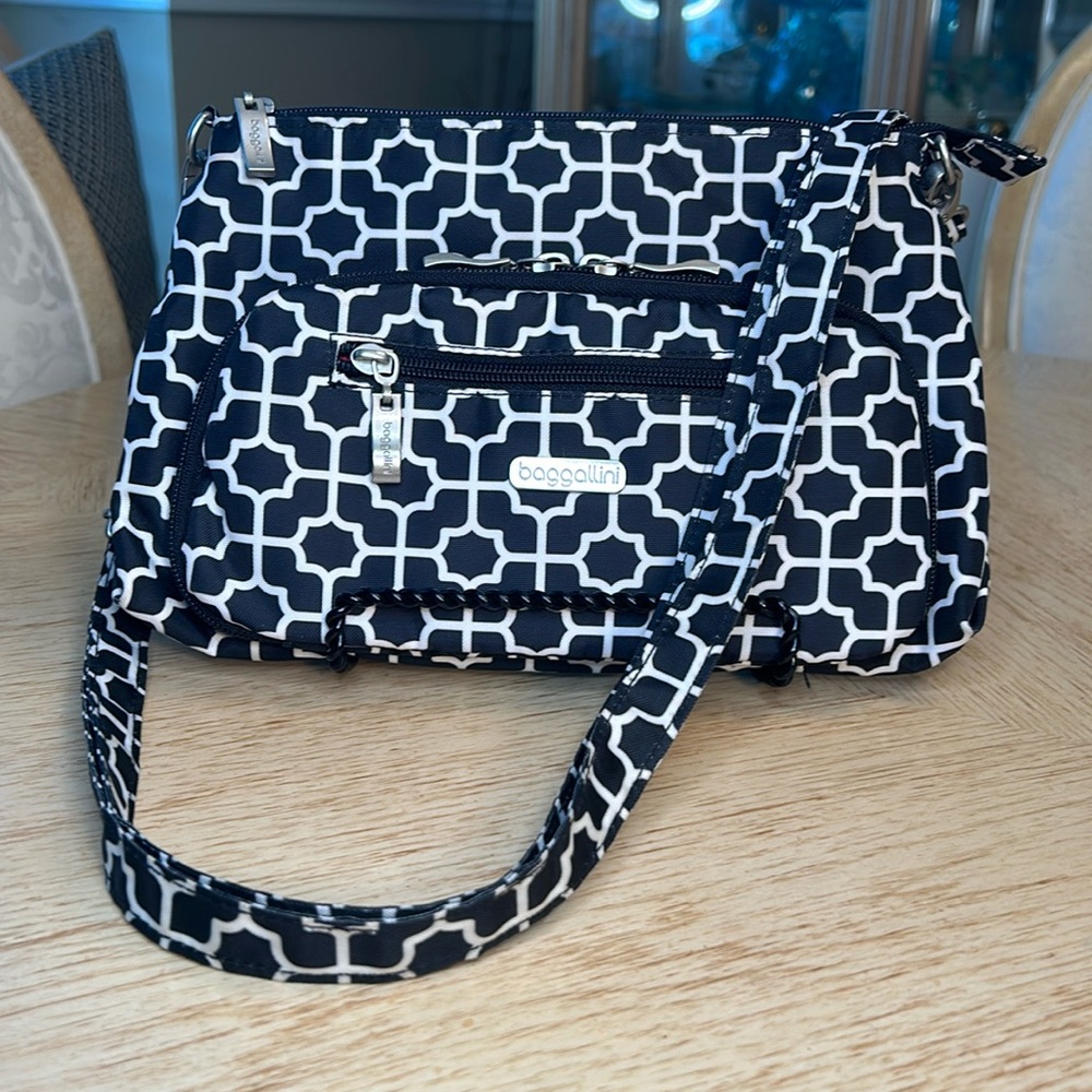 Baggalini Crossbody With Front Wallet